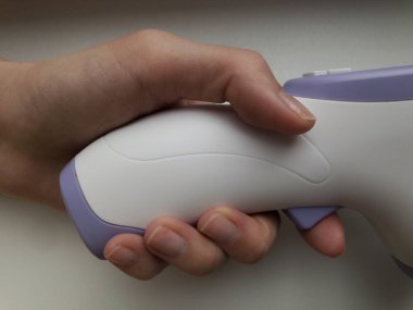 Elektronik termometre hazır. Hastanelerde hastanın sıcaklığını ölçmek için kullanılır..