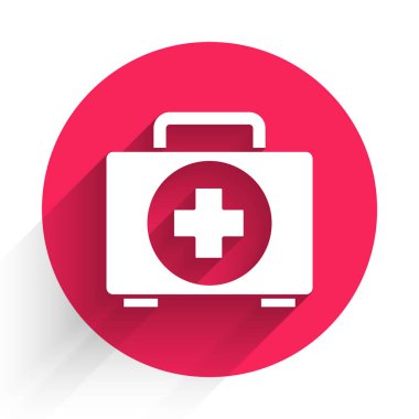 Uzun gölgeli beyaz ilk yardım çantası simgesi. Haçlı sağlık kutusu. Acil durumlar için tıbbi ekipman. Sağlık sigortası konsepti. Kırmızı daire düğmesi. Vektör İllüstrasyonu