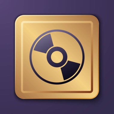 Mor CD veya DVD disk simgesi mor arkaplanda izole edildi. Küçük disk işareti. Altın kare düğme. Vektör İllüstrasyonu