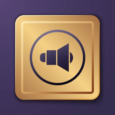 Mor hoparlör sesi, ses sembolü, mor arkaplanda izole edilmiş medya müzik ikonu. Altın kare düğme. Vektör İllüstrasyonu