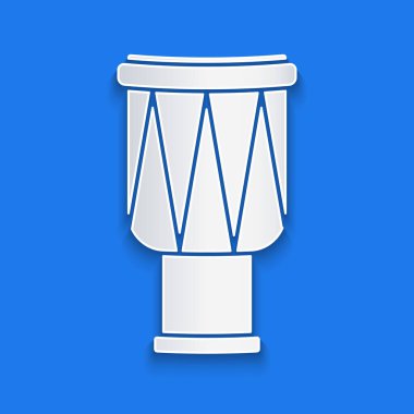Kağıt kesiği Davul simgesi mavi arkaplanda izole edildi. Müzik işareti. Müzik aleti sembolü. Kağıt sanatı tarzı. Vektör İllüstrasyonu