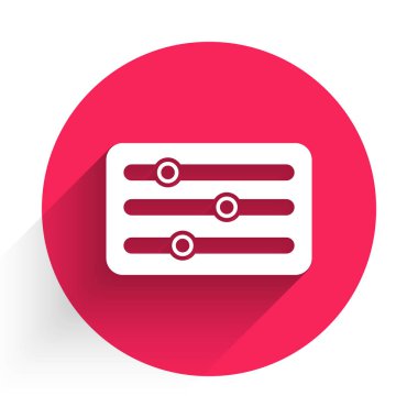 Beyaz Ses Karıştırıcı simgesi uzun gölgeli izole edilmiş. DJ ekipman kaydırma düğmeleri. Konsol karıştırılıyor. Kırmızı daire düğmesi. Vektör İllüstrasyonu