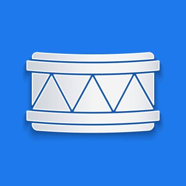 Kağıt kesiği Davul simgesi mavi arkaplanda izole edildi. Müzik işareti. Müzik aleti sembolü. Kağıt sanatı tarzı. Vektör İllüstrasyonu