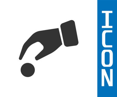 Gri El 'in elinde beyaz arka planda izole edilmiş bir kumarhane fişi simgesi var. Kumarhane kumarı. Vektör İllüstrasyonu