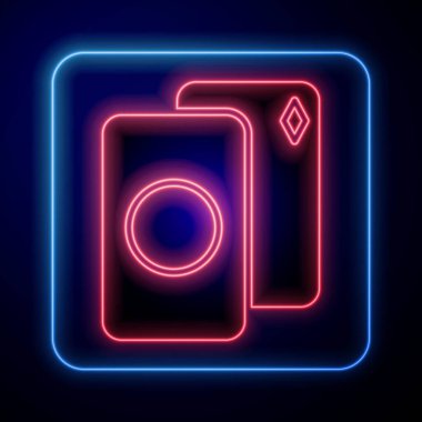 Mavi arkaplanda iskambil simgesinin parlayan neon güvertesi izole edildi. Kumarhane kumarı. Vektör İllüstrasyonu