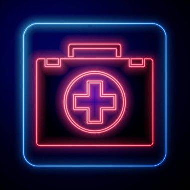 Parlayan neon ilk yardım seti simgesi mavi arkaplanda izole edildi. Haçlı sağlık kutusu. Acil durumlar için tıbbi ekipman. Sağlık sigortası konsepti. Vektör İllüstrasyonu