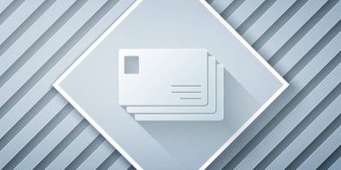 Kağıt kesiği, gri arkaplanda izole edilmiş Zarf simgesi. E- posta mektup sembolü. Kağıt sanatı tarzı. Vektör İllüstrasyonu