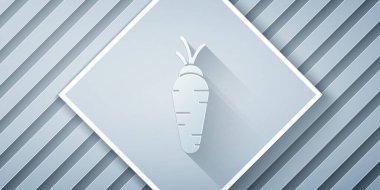 Kağıt kesiği, gri arkaplanda izole edilmiş havuç simgesi. Kağıt sanatı tarzı. Vektör İllüstrasyonu