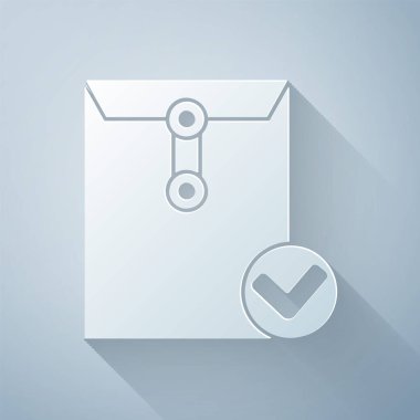 Kağıt kesiği Zarf ve işaret simgesi gri arkaplanda izole edildi. Başarılı bir e-posta teslimatı, e-posta teslimatı. Kağıt sanatı tarzı. Vektör İllüstrasyonu