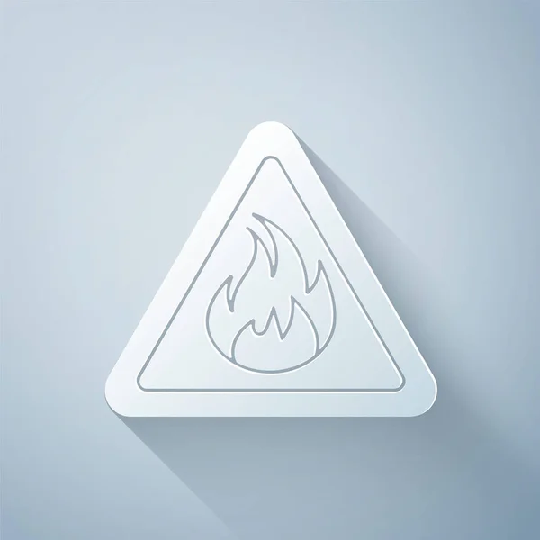 Papier Gesneden Vuur Vlam Driehoek Pictogram Geïsoleerd Grijze Achtergrond Waarschuwing — Stockvector