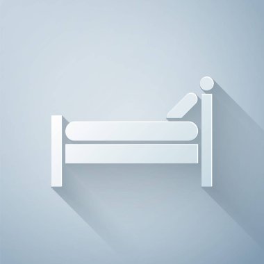 Kağıt kesiği, gri arkaplanda izole edilmiş yatak simgesi. Kağıt sanatı tarzı. Vektör İllüstrasyonu