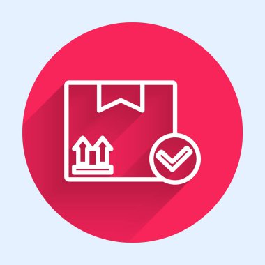 Üzerinde işaret simgesi olan beyaz çizgi paket kutusu uzun gölgeyle izole edildi. Paket kutusu. Onaylanmış teslimat veya başarılı paket makbuzu. Kırmızı daire düğmesi. Vektör İllüstrasyonu