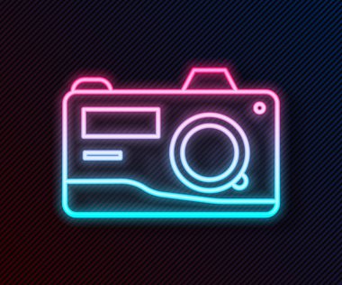 Parlayan neon hattı fotoğraf makinesi simgesi siyah arkaplanda izole edildi. Fotoğraf makinesi simgesi. Vektör İllüstrasyonu