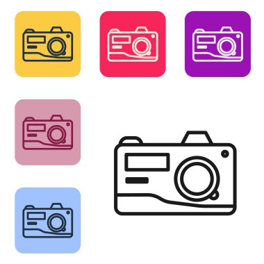 Siyah çizgi fotoğraf makinesi simgesi beyaz arkaplanda izole edildi. Fotoğraf makinesi simgesi. Renkli kare düğmelerle simgeleri ayarla. Vektör İllüstrasyonu