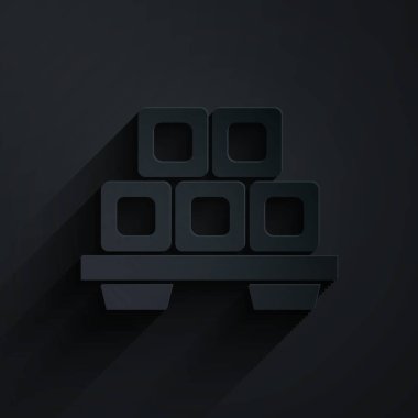 Kağıt kesiği Sushi 'nin siyah arka planda izole edilmiş tahta simgesi. Tahtada Asya yemeği suşisi. Kağıt sanatı tarzı. Vektör İllüstrasyonu