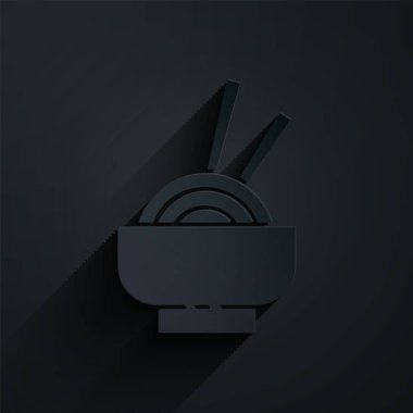 Kâğıt, Asya eriştesini kasede keser ve yemek çubuğu simgesi siyah arka planda izole edilir. Sokak yemeği. Kore, Japon, Çin yemekleri. Kağıt sanatı tarzı. Vektör İllüstrasyonu