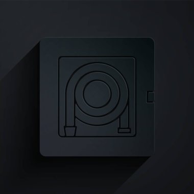 Kağıt kesiği yangın hortumu ikonu siyah arka planda izole edilmiş. Kağıt sanatı tarzı. Vektör İllüstrasyonu