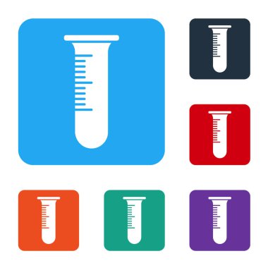Beyaz test tüpü ve beyaz arka planda izole edilmiş matara simgesi. Kimyasal laboratuvar testi. Laboratuvar camları. Renkli kare düğmelerle simgeleri ayarla. Vektör İllüstrasyonu