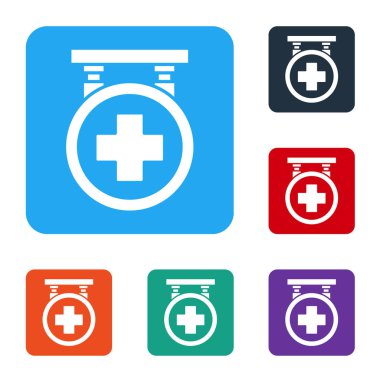 White Hospital tabela simgesi beyaz arka planda izole edildi. Renkli kare düğmelerle simgeleri ayarla. Vektör İllüstrasyonu