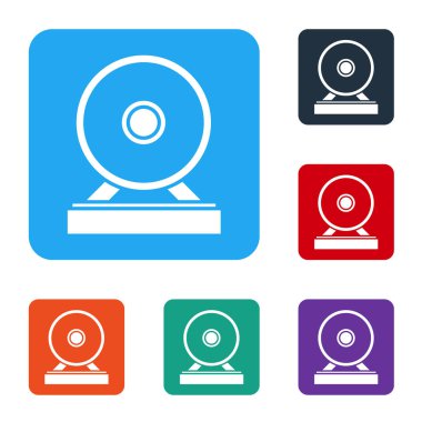 Beyaz Gong müzik perküsyon enstrümanı dairesel metal disk ikonu beyaz arka planda izole edildi. Renkli kare düğmelerle simgeleri ayarla. Vektör İllüstrasyonu