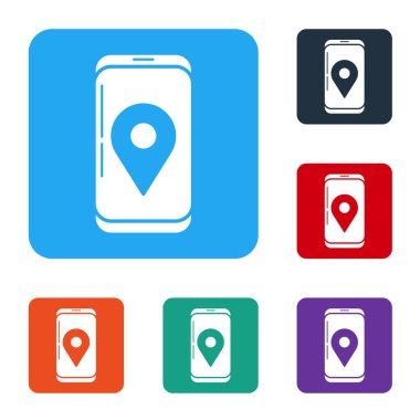 Uygulama dağıtım simgesine sahip beyaz mobil akıllı telefon beyaz arkaplanda izole edildi. Paket takibi. Renkli kare düğmelerle simgeleri ayarla. Vektör İllüstrasyonu