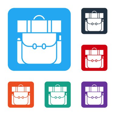 Beyaz Yürüyüş sırt çantası simgesi beyaz arkaplanda izole edildi. Kamp ve dağ gezisi sırt çantası. Renkli kare düğmelerle simgeleri ayarla. Vektör İllüstrasyonu