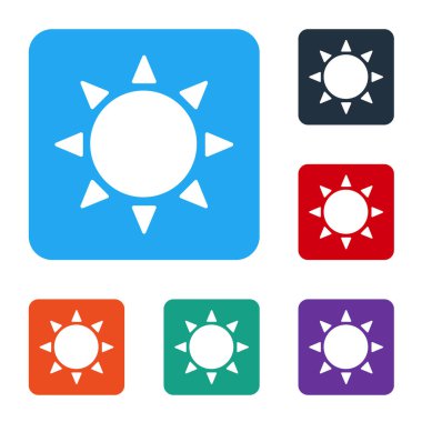 Beyaz Güneş simgesi beyaz arkaplanda izole edildi. Yaz sembolü. Güneşli bir gün. Renkli kare düğmelerle simgeleri ayarla. Vektör İllüstrasyonu