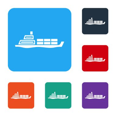 Beyaz arka planda beyaz petrol tankeri simgesi izole edildi. Renkli kare düğmelerle simgeleri ayarla. Vektör İllüstrasyonu