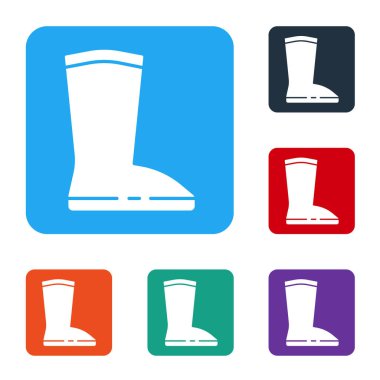 Beyaz arka planda izole edilmiş su geçirmez lastik bot simgesi. Yağmurlu hava, balıkçılık, bahçe işleri için çizme. Renkli kare düğmelerle simgeleri ayarla. Vektör İllüstrasyonu