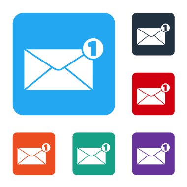 Beyaz Zarf simgesi beyaz arkaplanda izole edildi. Mesaj konsepti alındı. Yeni, e-posta gelen mesaj, SMS. Posta servisi. Renkli kare düğmelerle simgeleri ayarla. Vektör İllüstrasyonu