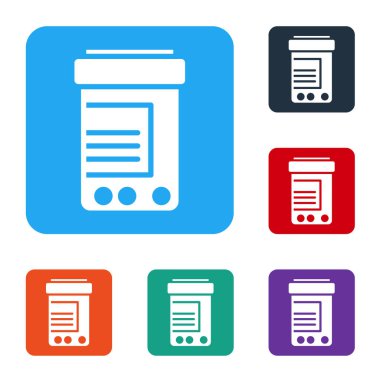 Beyaz ilaç şişesi ve beyaz arka planda izole edilmiş hap ikonu. Şişe hapı işareti. Eczane tasarımı. Renkli kare düğmelerle simgeleri ayarla. Vektör İllüstrasyonu