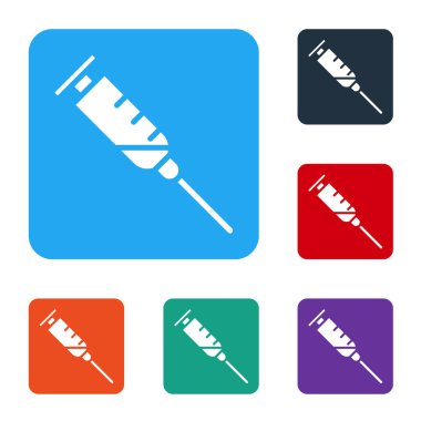 Beyaz arka planda beyaz şırınga simgesi izole edildi. Aşı için şırınga, aşı, iğne, grip aşısı. Tıbbi ekipman. Renkli kare düğmelerle simgeleri ayarla. Vektör İllüstrasyonu