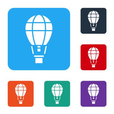 Beyaz arka planda beyaz sıcak hava balonu simgesi izole edildi. Seyahat için hava taşımacılığı. Renkli kare düğmelerle simgeleri ayarla. Vektör İllüstrasyonu