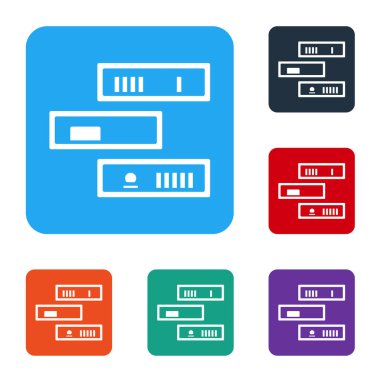 Beyaz arkaplanda kitap simgesi olan beyaz raf. Raflar işaretli. Renkli kare düğmelerle simgeleri ayarla. Vektör İllüstrasyonu