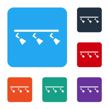 Beyaz öncü ışık ve spot lambaları beyaz arka planda izole edilmiş ikon. Renkli kare düğmelerle simgeleri ayarla. Vektör İllüstrasyonu