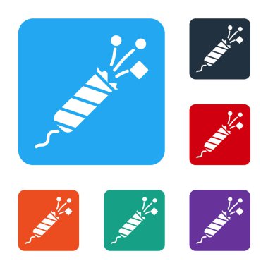 Beyaz arka planda beyaz havai fişek ikonu izole edildi. Eğlence partisi anlayışı. Patlayıcı havai fişek sembolü. Renkli kare düğmelerle simgeleri ayarla. Vektör İllüstrasyonu