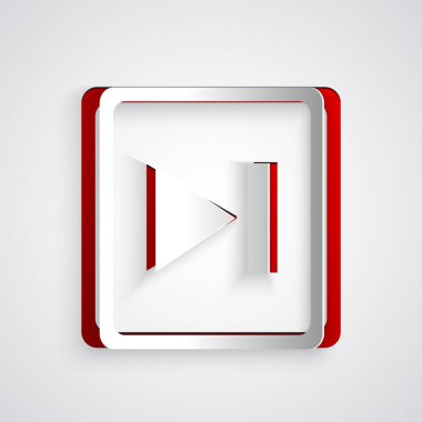 Kağıt kesiği Hızlı ileri simge gri arkaplan izole. Kağıt sanatı tarzı. Vektör İllüstrasyonu