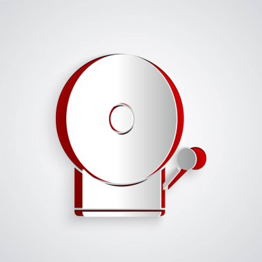 Kağıt kesiği. Gri arkaplanda izole edilmiş zil simgesi. Yangın alarmı. Servis zili, el zili işareti, uyarı sembolü. Kağıt sanatı tarzı. Vektör İllüstrasyonu