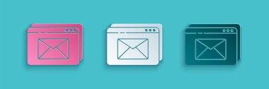 Kağıt kesiği Web sitesi ve zarf, yeni mesaj, mavi arkaplanda posta simgesi izole edilmiş. E-posta bültenleri, başlıklar, blog yazıları için kullanım. Kağıt sanatı tarzı. Vektör İllüstrasyonu