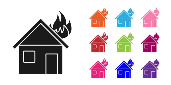 燃烧的房子中的黑色火焰图标在白色背景上被隔离。设置彩色图标。病媒图解 — 图库矢量图片