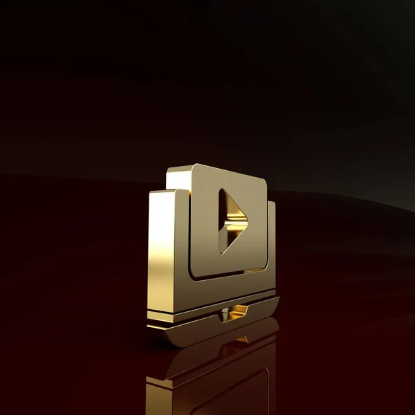 Gold Online reproduzir ícone de vídeo isolado no fundo marrom. Laptop e tira de filme com sinal de jogo. Conceito de minimalismo. 3D ilustração 3D render — Fotografia de Stock