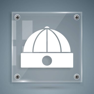 Gri arkaplanda beyaz Çin şapkası simgesi var. Kare cam paneller. Vektör İllüstrasyonu