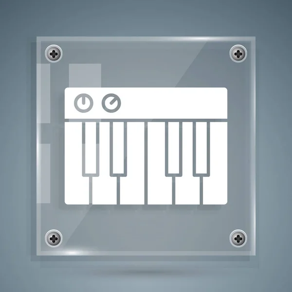 White Music Synthesizer Symbol isoliert auf grauem Hintergrund. Elektronisches Klavier. Quadratische Glasscheiben. Vektorillustration — Stockvektor