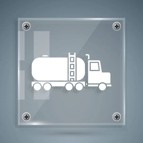 Witte tankwagen pictogram geïsoleerd op grijze achtergrond. Aardolietanker, benzinetruck, reservoir, olietrailer. Vierkante glazen panelen. Vector Illustratie — Stockvector
