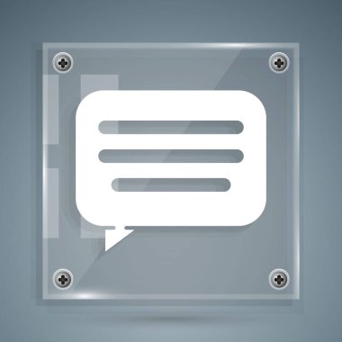 Gri arkaplanda beyaz konuşma balonu sohbet simgesi izole edildi. İleti simgesi. İletişim ya da yorum sohbet sembolü. Kare cam paneller. Vektör İllüstrasyonu