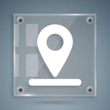 Beyaz Harita iğne simgesi gri arkaplanda izole edildi. Navigasyon, işaret, konum, harita, GPS, yön, yer, pusula, arama konsepti. Kare cam paneller. Vektör İllüstrasyonu