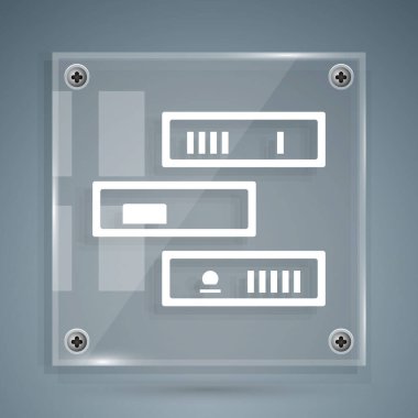 Gri arkaplanda kitap simgesi olan beyaz raf. Raflar işaretli. Kare cam paneller. Vektör İllüstrasyonu