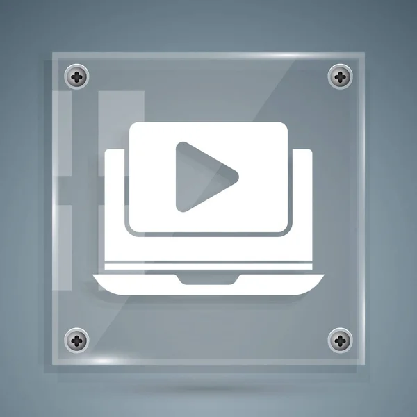 White Online spielen Video-Symbol isoliert auf grauem Hintergrund. Laptop und Filmstreifen mit Spielschild. Quadratische Glasscheiben. Vektorillustration — Stockvektor