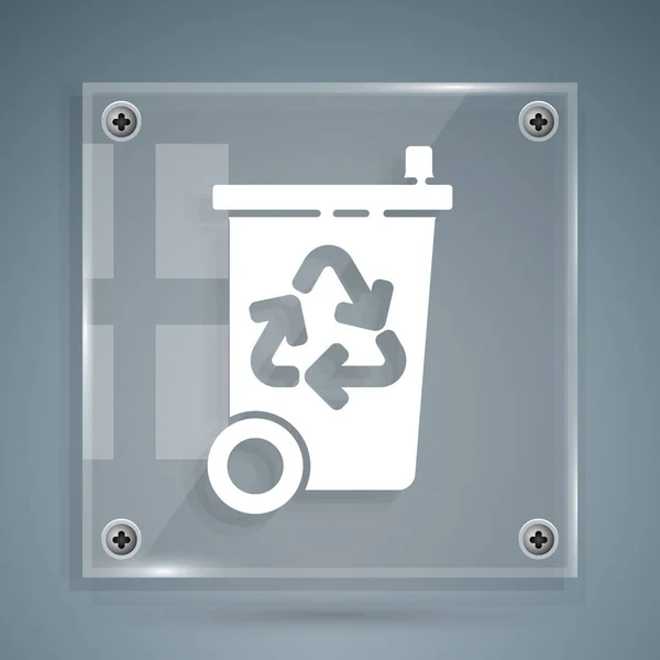 Weißer Papierkorb mit Recycling-Symbol auf grauem Hintergrund. Mülleimer-Symbol. Mülleimer-Schild. Papierkorb-Schild. Quadratische Glasscheiben. Vektorillustration — Stockvektor