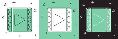 Video Oynat simgesini beyaz ve yeşil, siyah arkaplanda izole et. Film şeridi tabelası. Vektör İllüstrasyonu